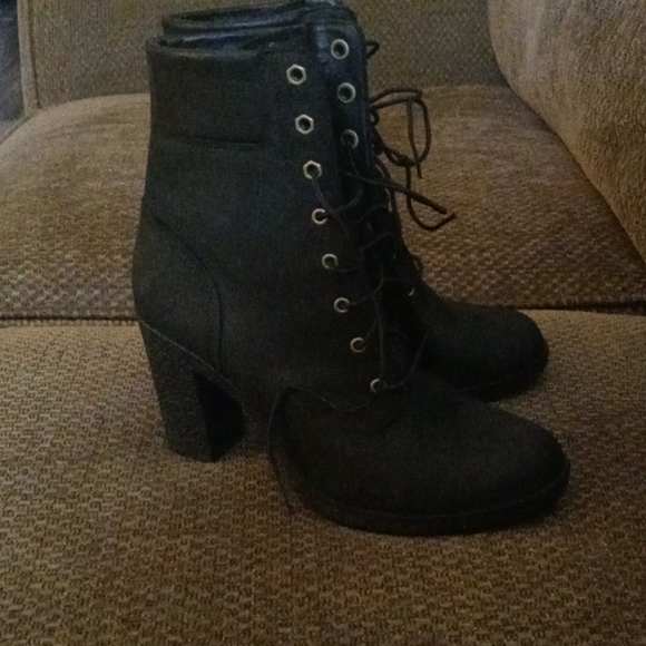 Size 9 Timberland Earthkeepers - Picture 4 of 5